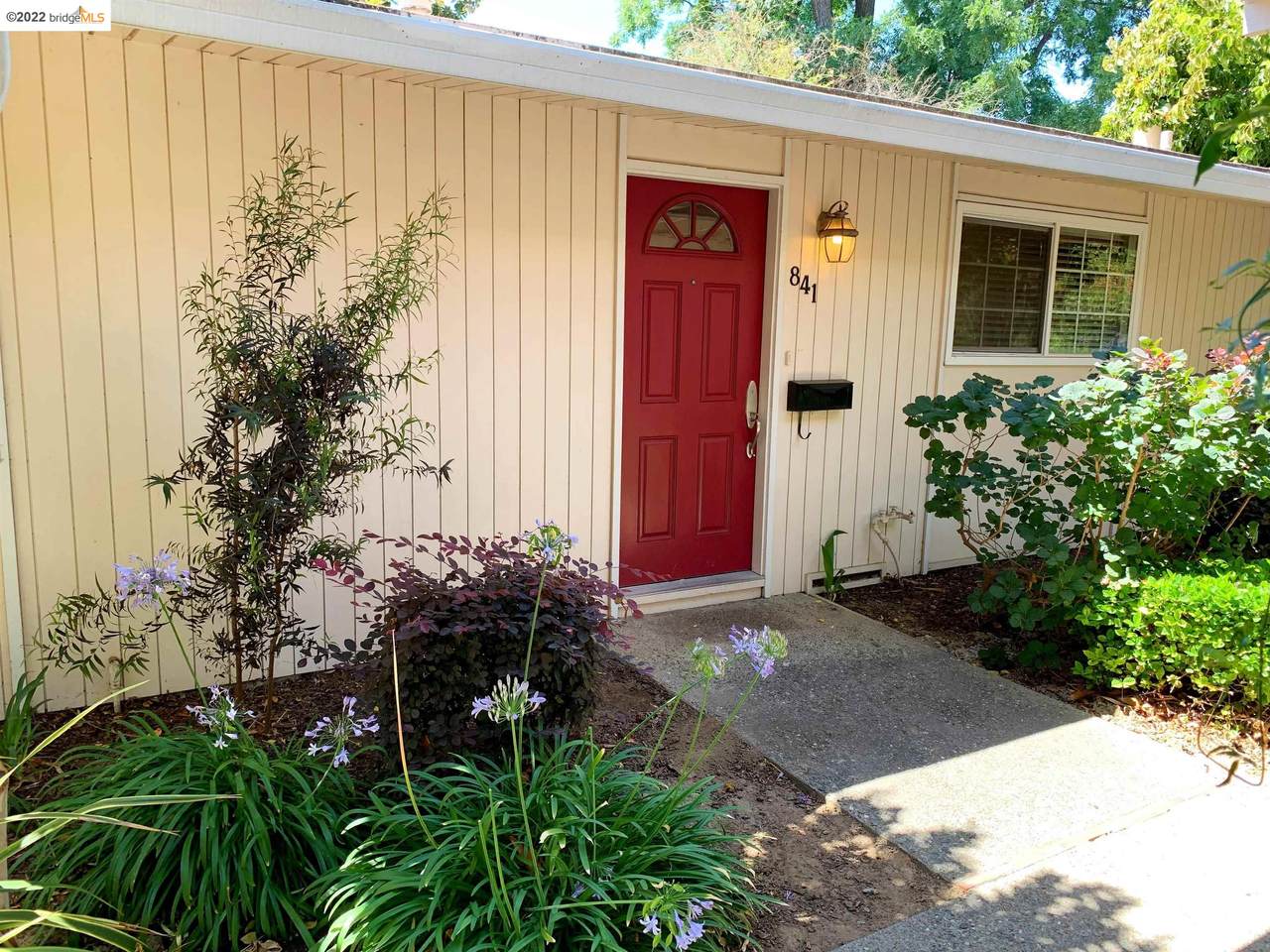 841 Division St - Photo 1