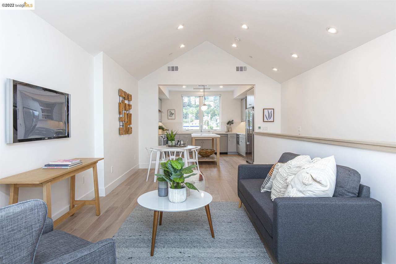 640 Kains Avenue - Photo 1