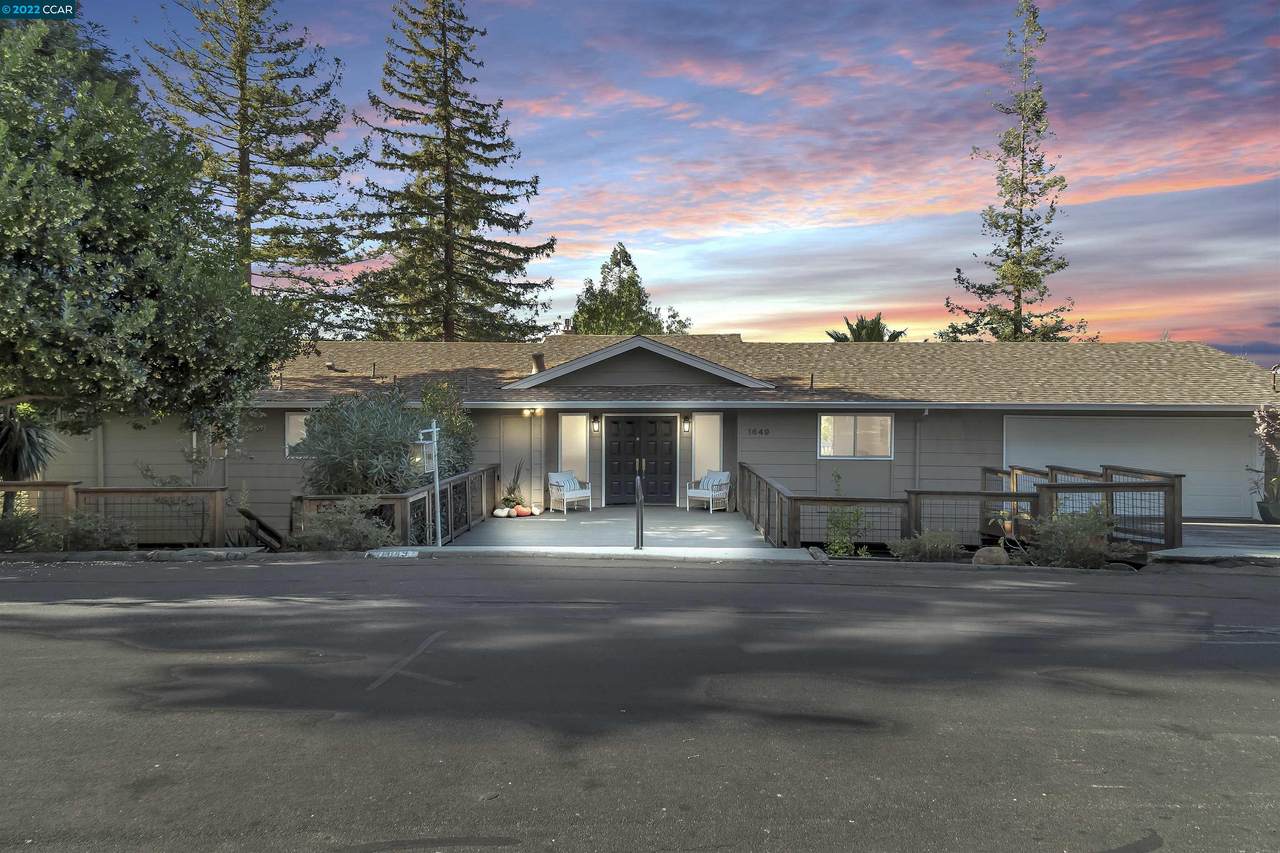 1649 Arbutus Dr - Photo 1