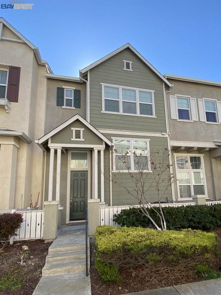 720 Summer Ln - Photo 1