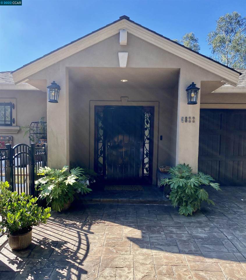 6822 Charing Cross Rd - Photo 1