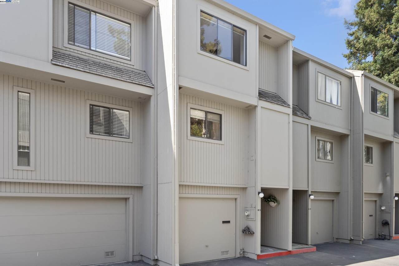 1010 Sahara Ct - Photo 1