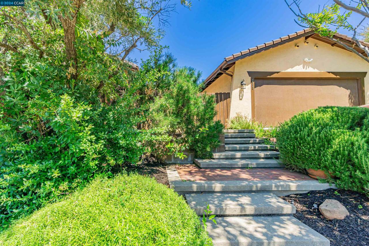 3503 Halfmoon Ln - Photo 1