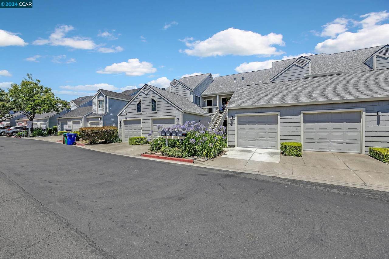 724 Live Oak Ln - Photo 1