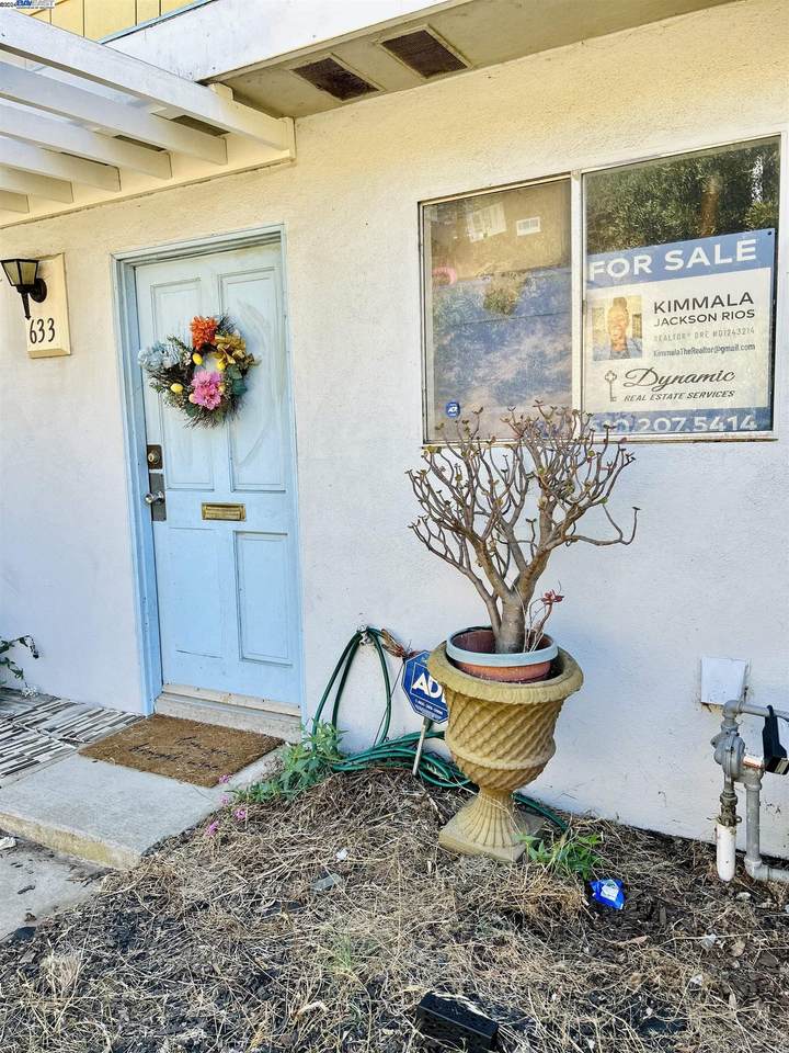 633 La Salle Ave - Photo 1