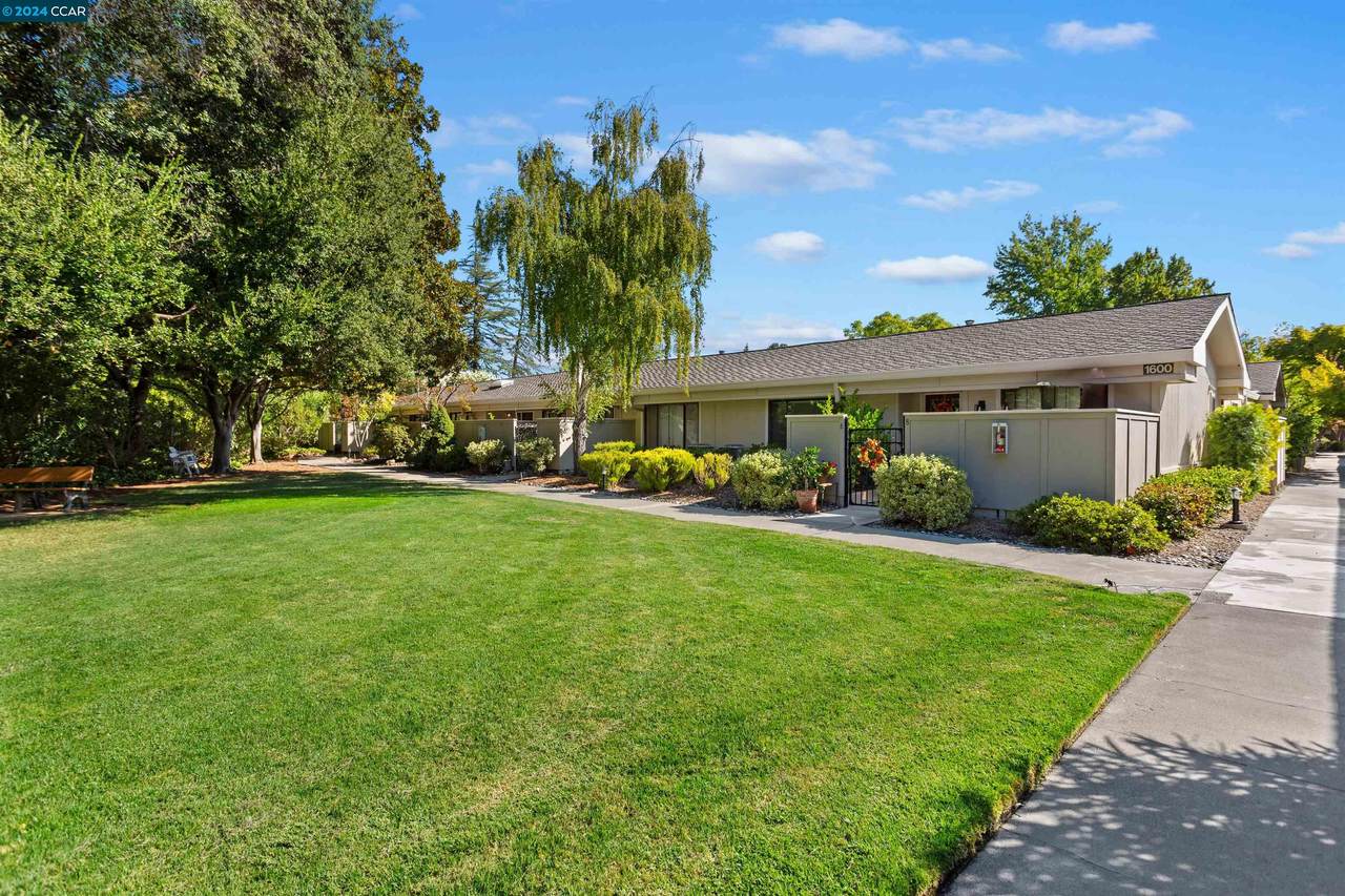 1600 Oakmont Dr - Photo 1