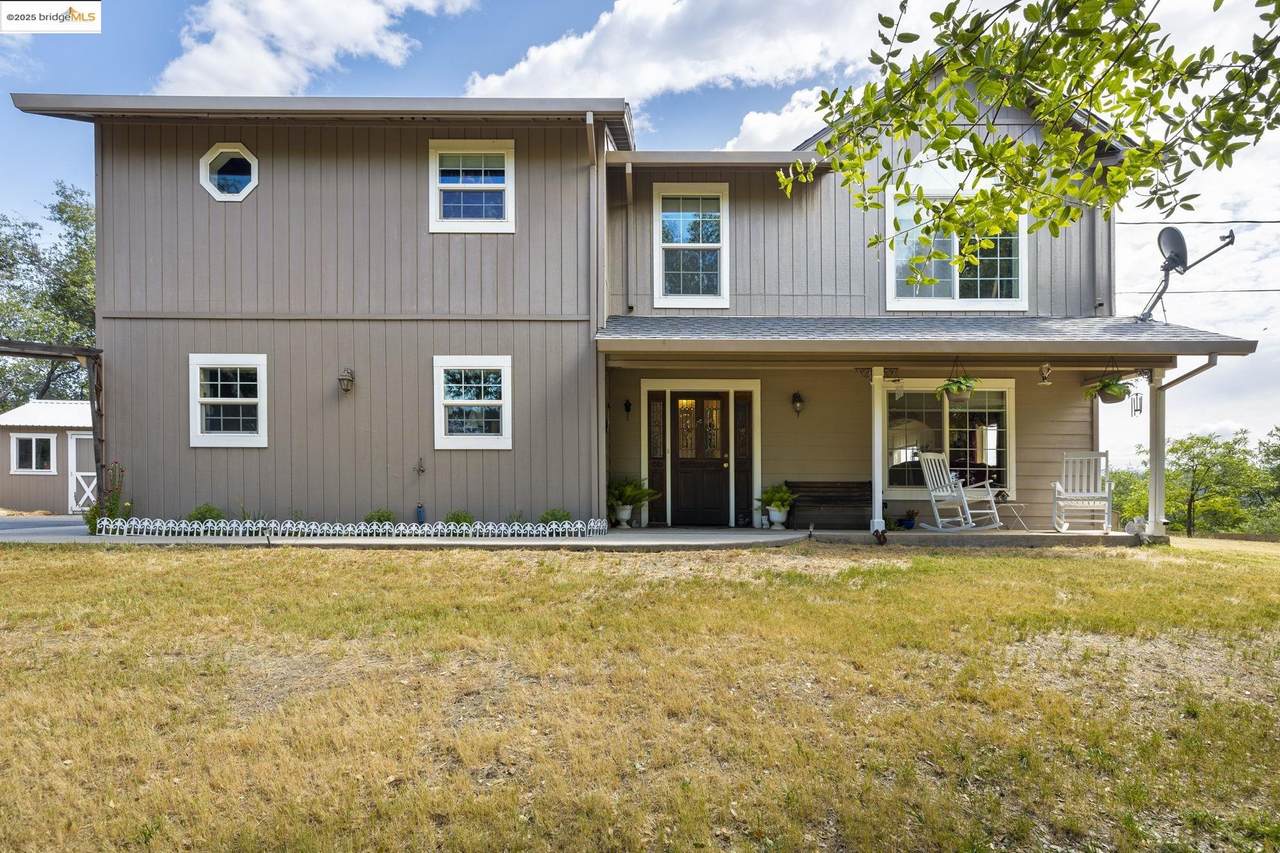 18450 Golden Oaks Dr - Photo 1
