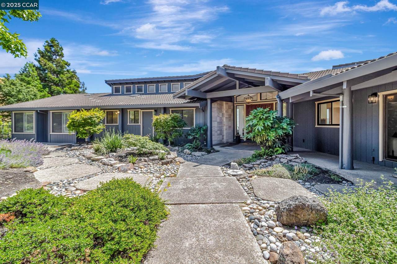 1960 Joseph Dr - Photo 1