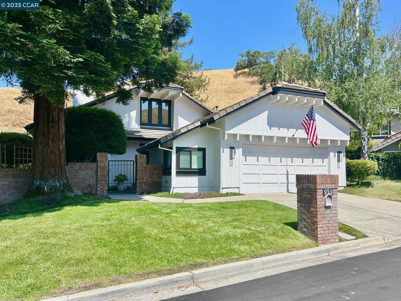 959 Redwood Dr - Photo 1