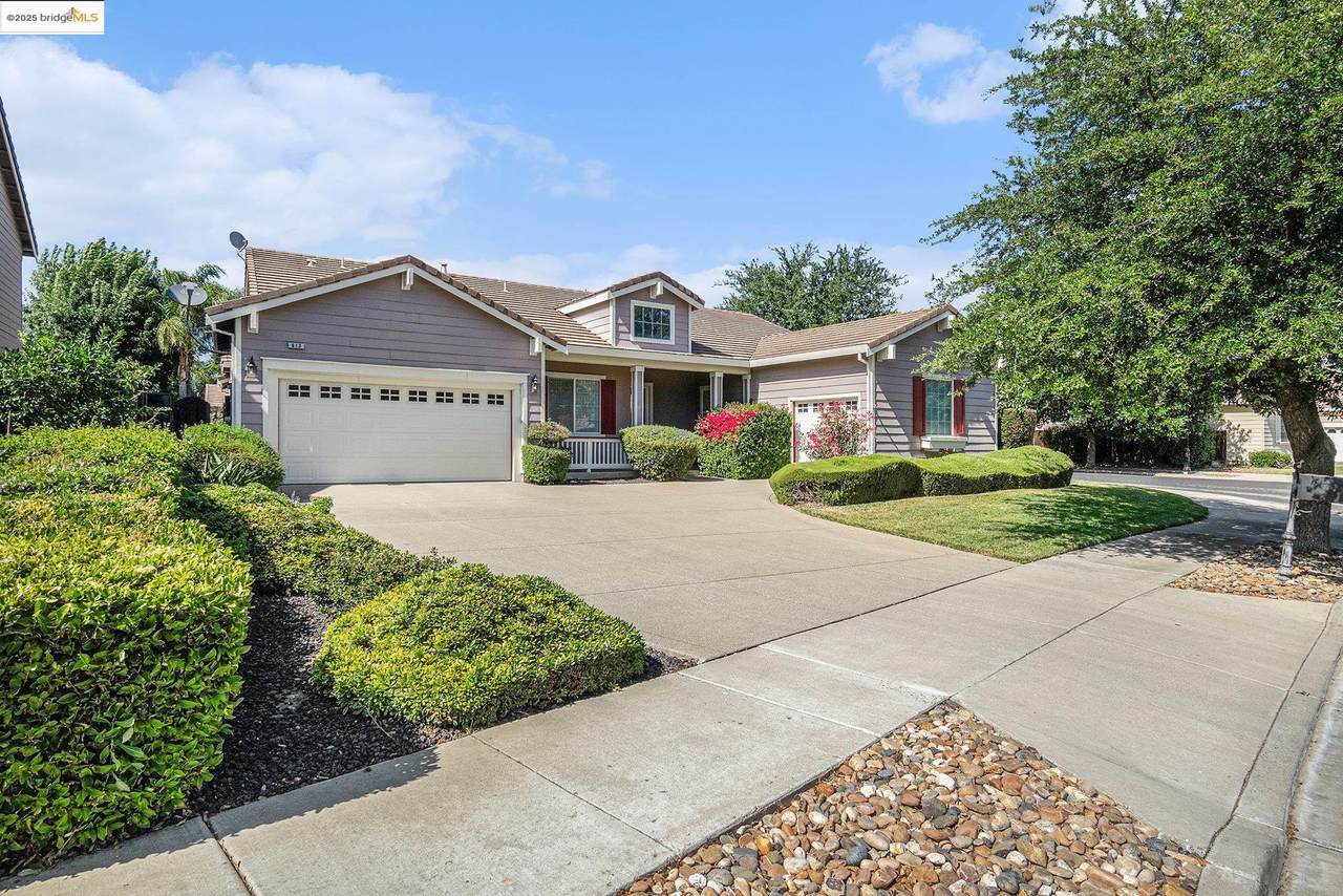 613 Kenwood Dr - Photo 1