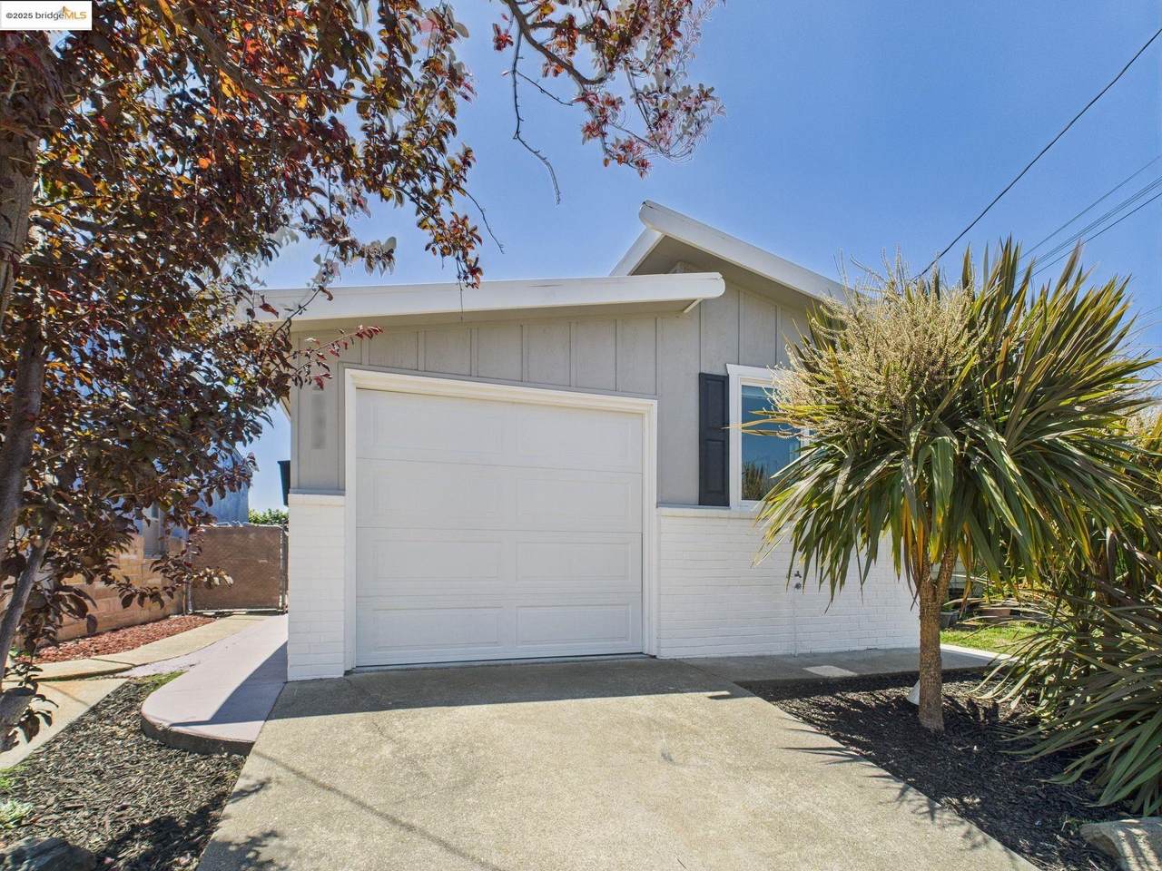 2532 Lincoln Ave - Photo 1