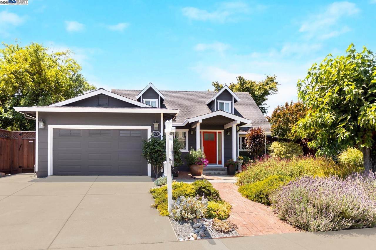 4400 Sandalwood Dr - Photo 1
