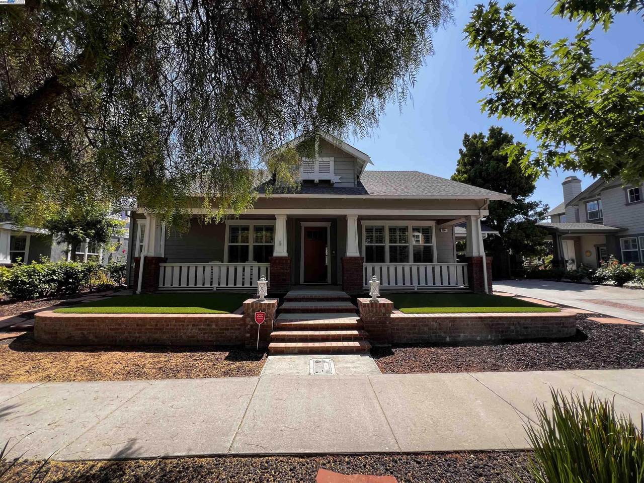 2344 Treadwell St - Photo 1
