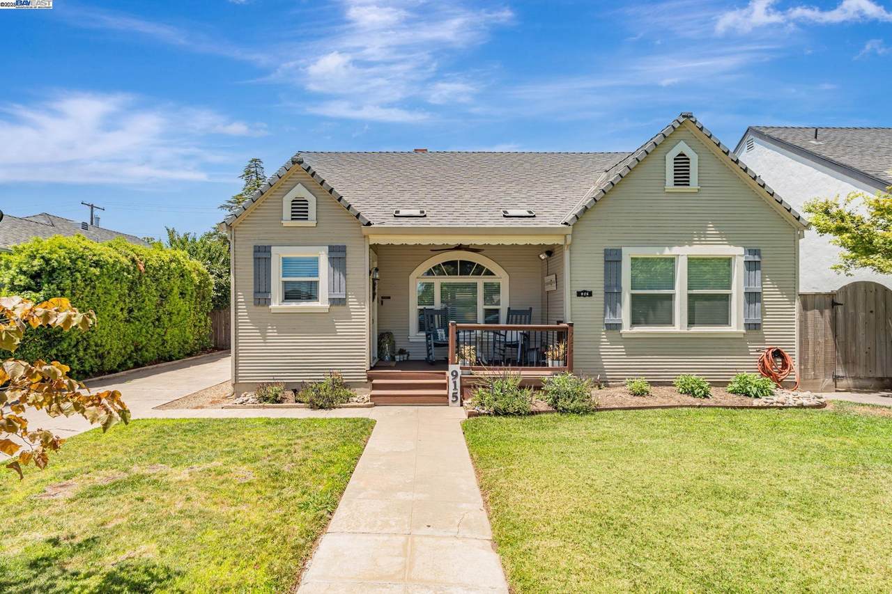 915 School St - Photo 1