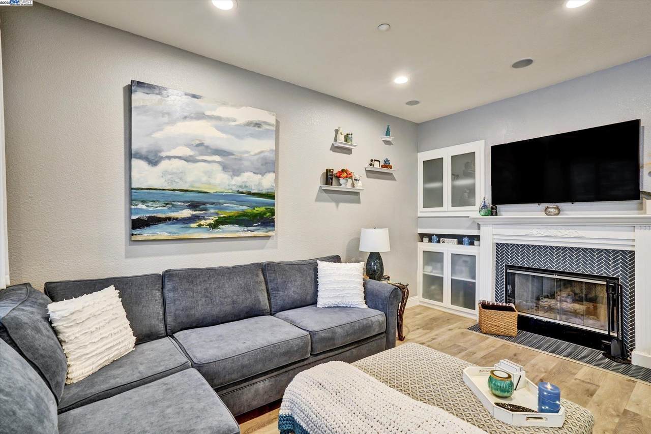 211 Wildrose Cmn - Photo 1