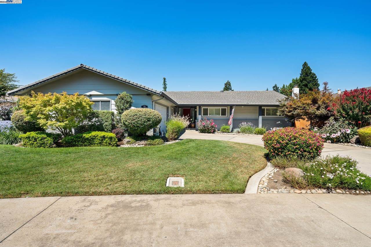 729 Mills Ave - Photo 1
