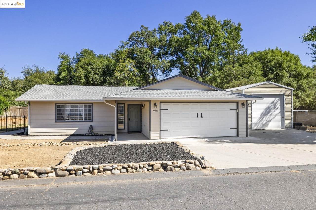 10855 Robinwood Ln - Photo 1