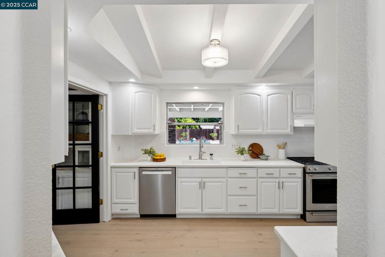 12 La Sonoma Ct - Photo 1