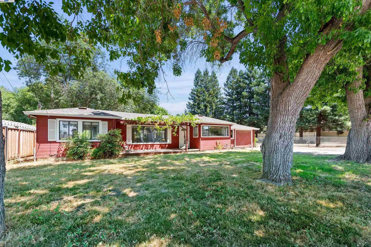 366 Virginia Way - Photo 1