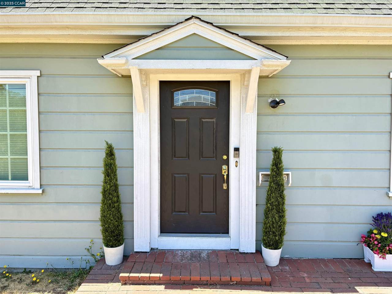 611 Amador St - Photo 1