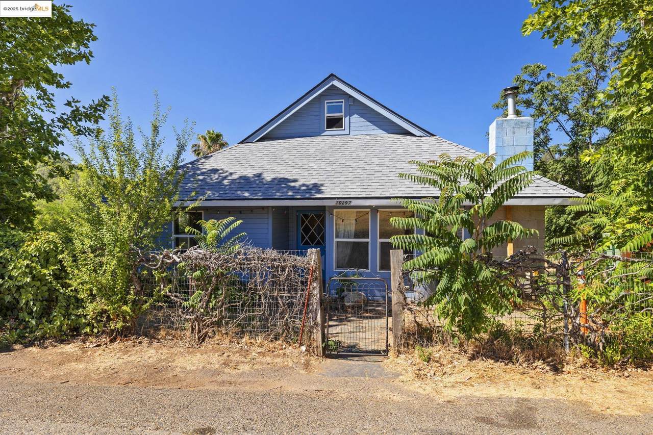 10297 Pine St - Photo 1