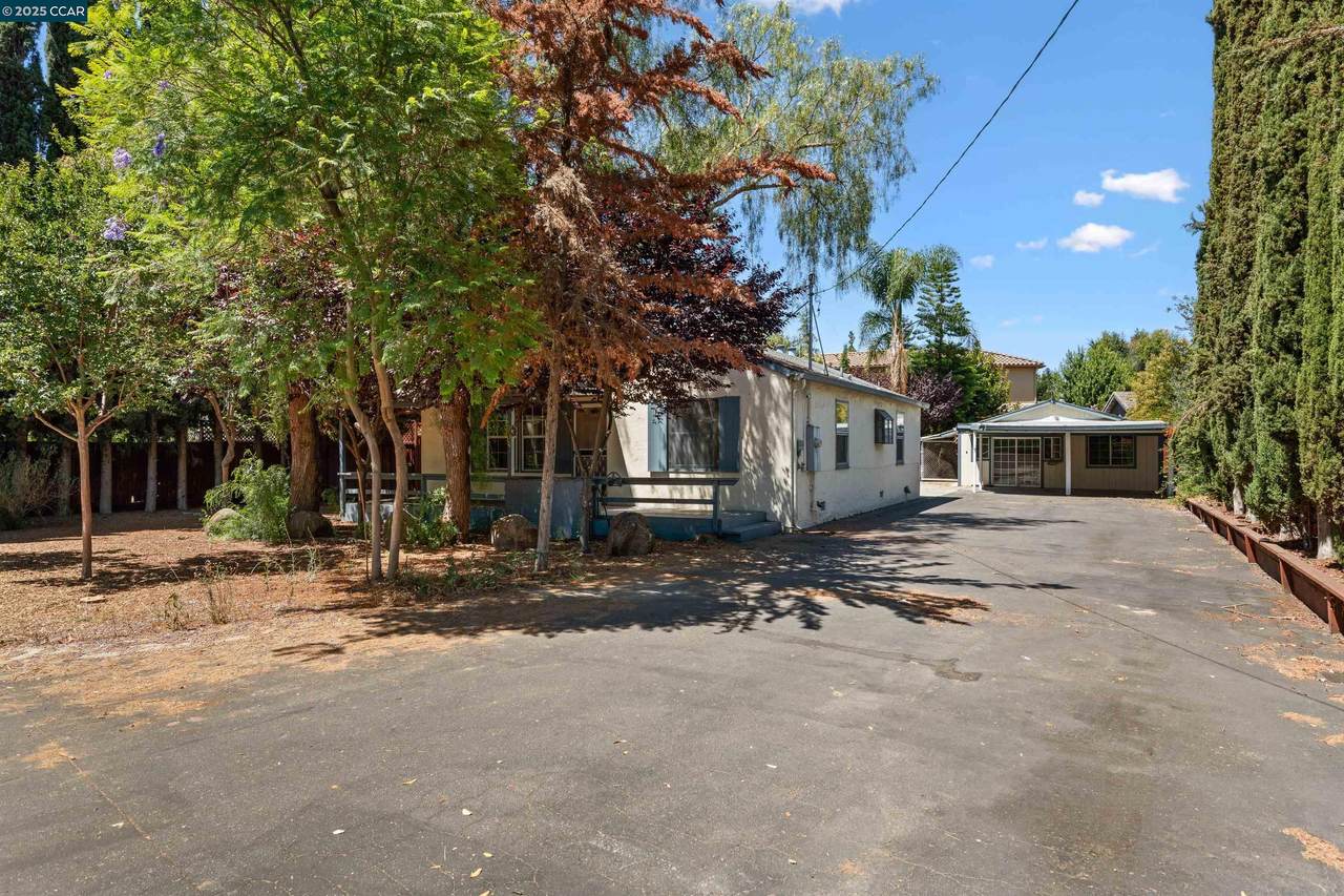 761 Union Ave - Photo 1