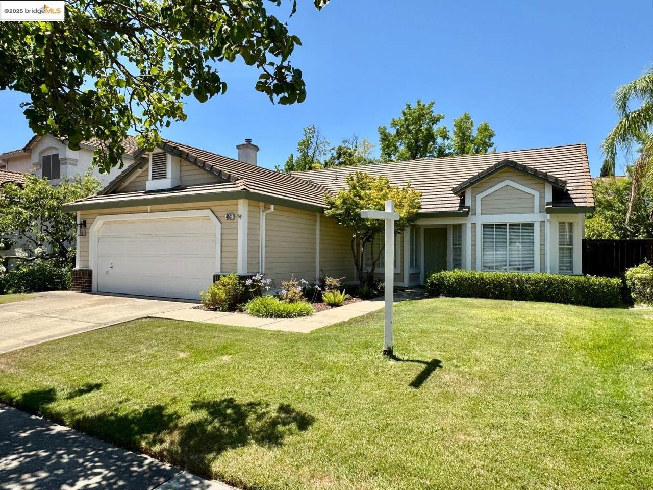 453 Brennen Cir - Photo 1