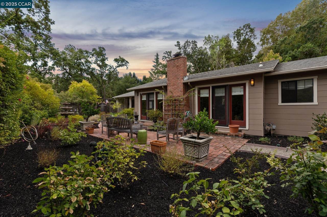 3081 Walnut Blvd - Photo 1