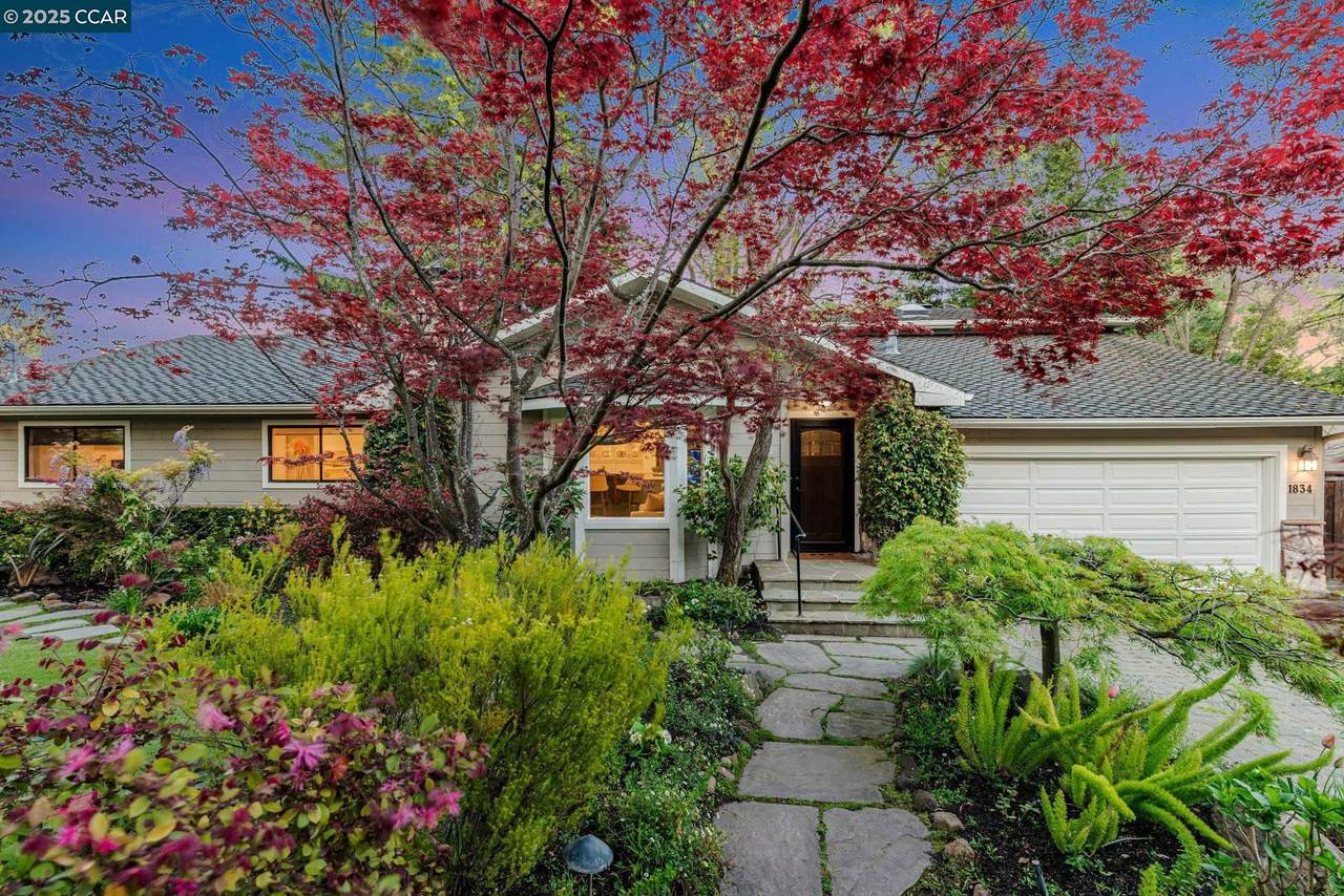 1834 Ivanhoe Ave - Photo 1