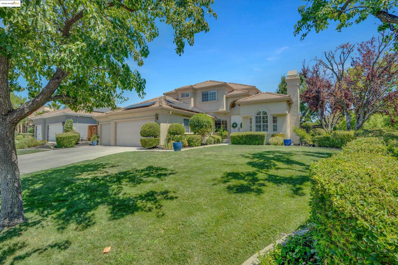 805 Devonshire Loop - Photo 1