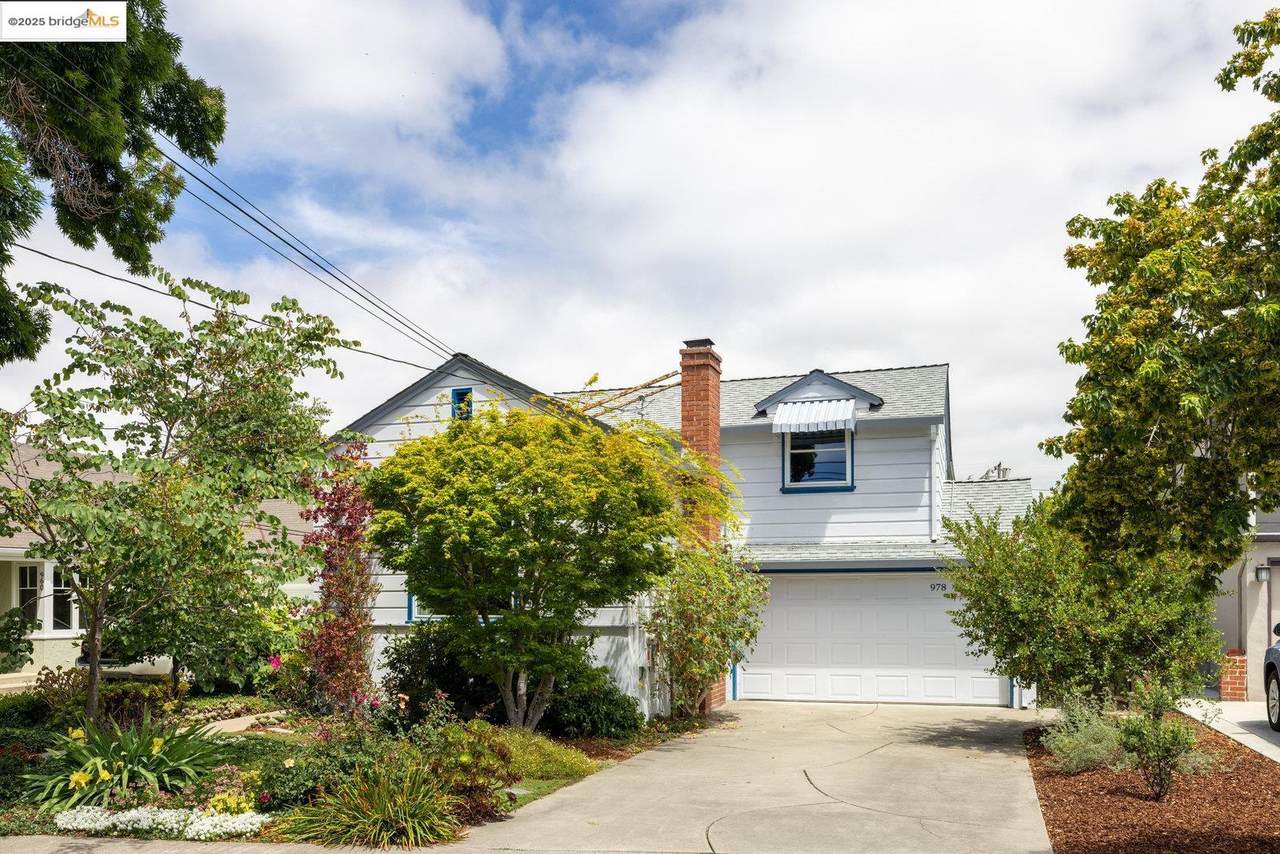 978 Begier Ave - Photo 1