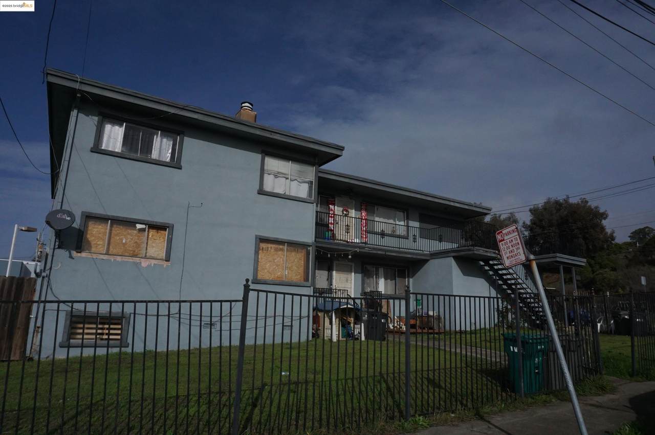 2805 106Th Ave - Photo 1