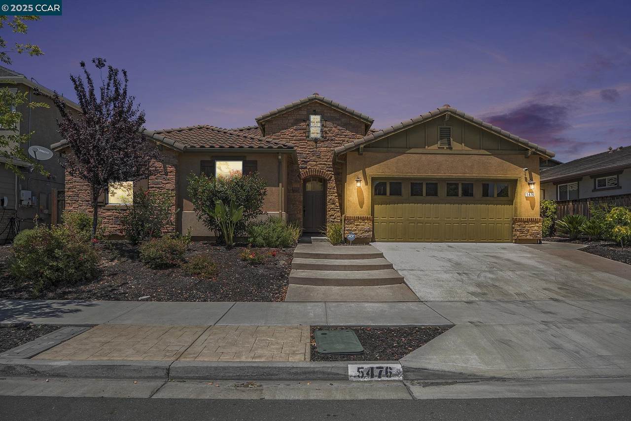 5476 Pinnacle View Way - Photo 1