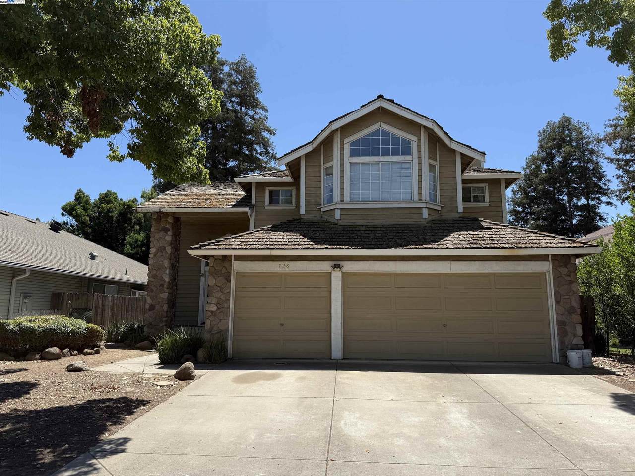 728 Waddell Way - Photo 1