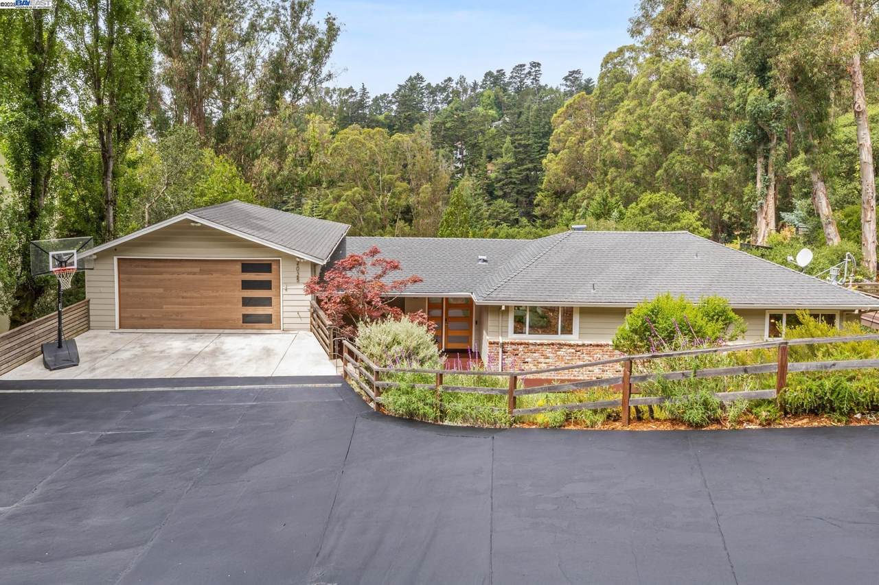 2025 Arrowhead Drive - Photo 1