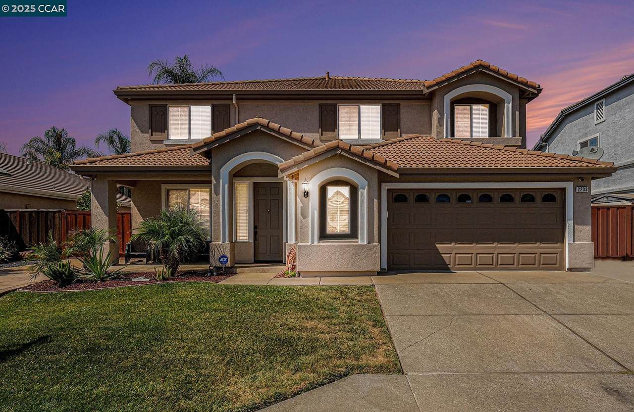 2233 Hampshire Dr - Photo 1