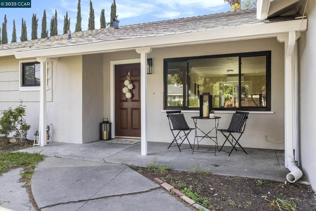 2442 Geraldine Dr - Photo 1