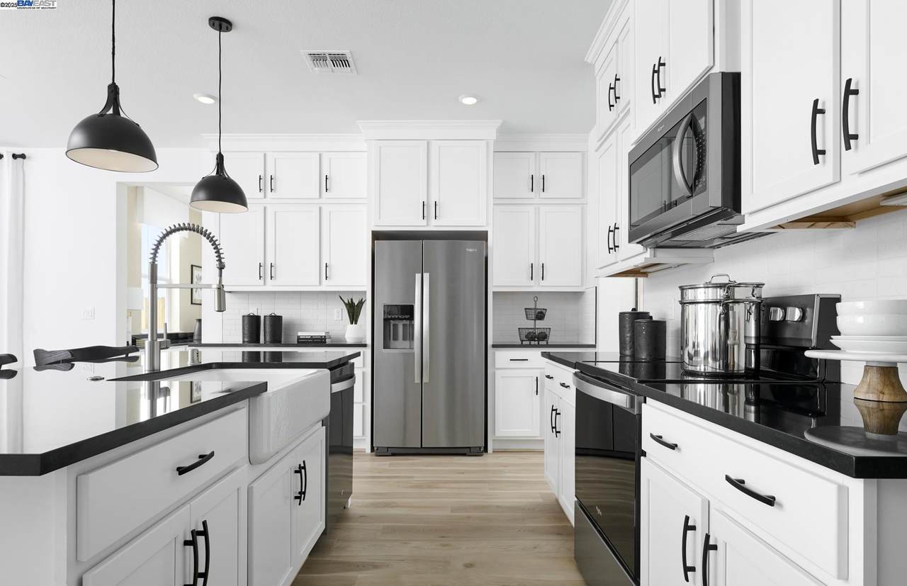 1531 Harvard Way - Photo 1