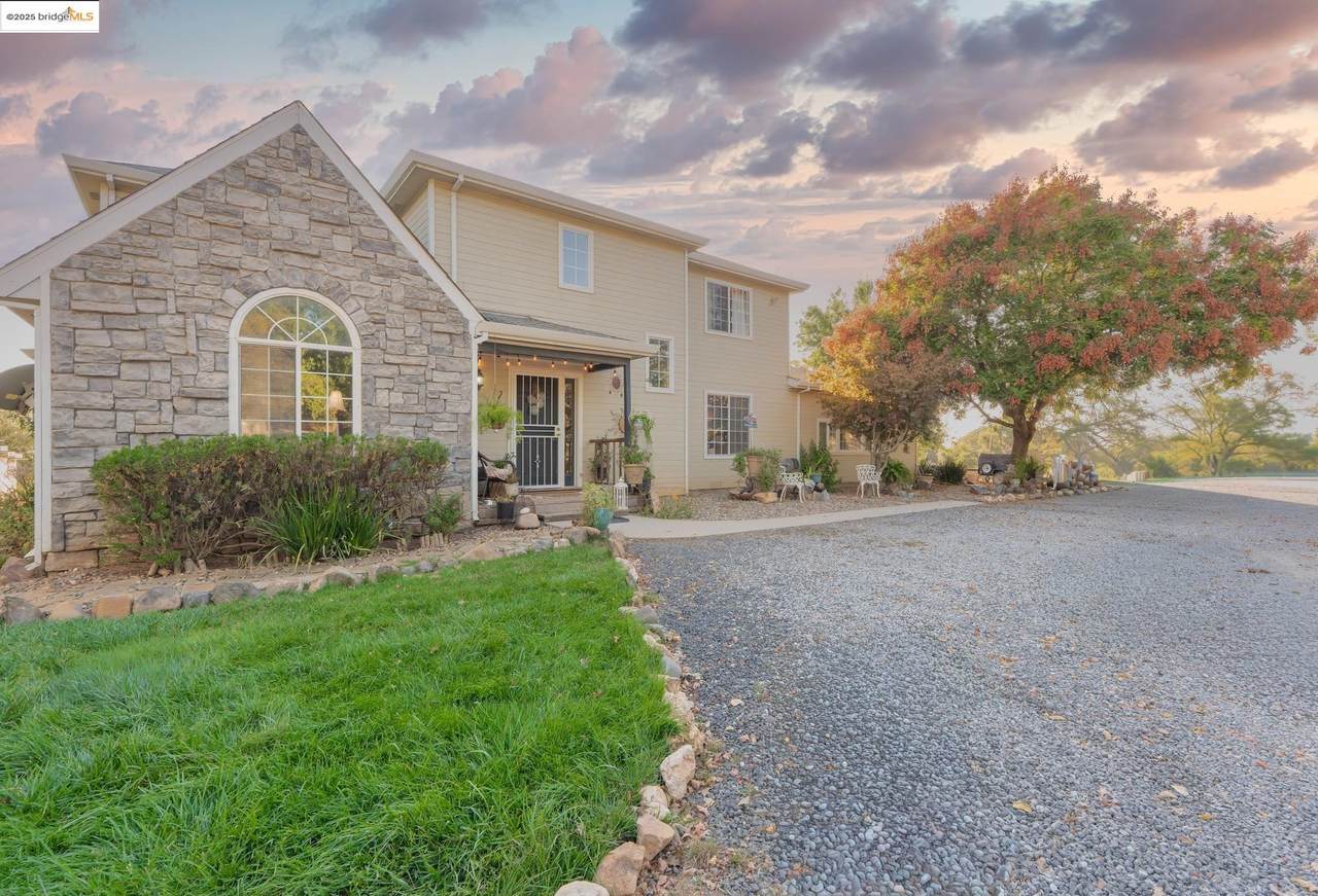 2245 Mills Ct - Photo 1