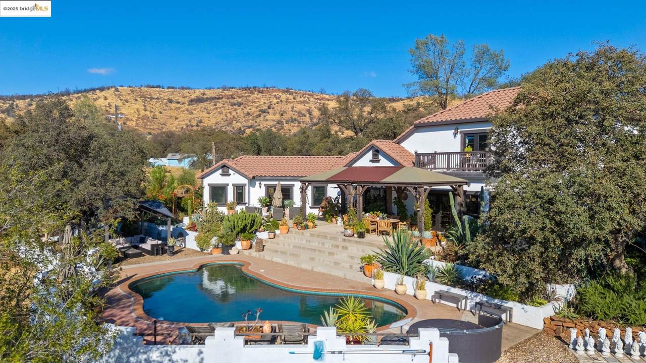 444 Jackson St - Photo 1