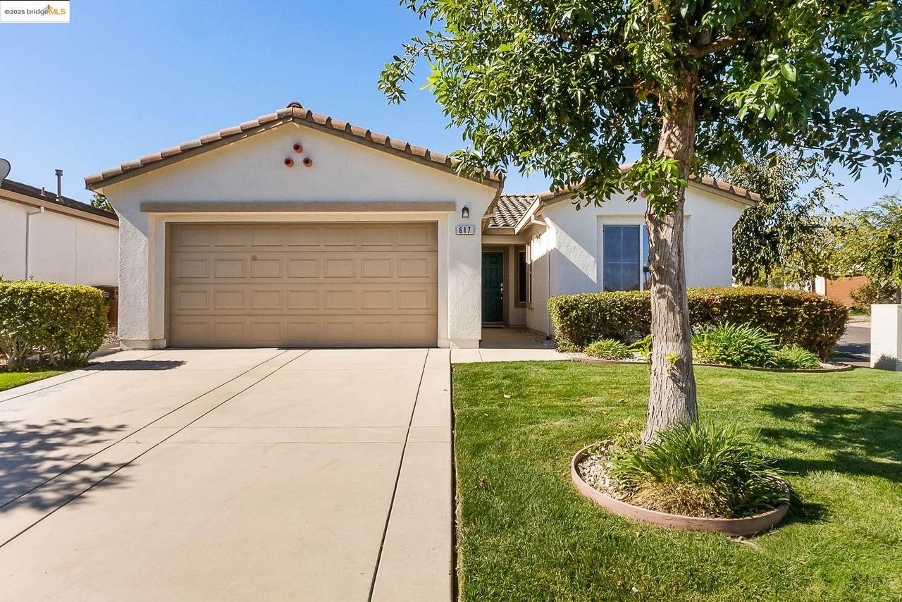 617 Twin Lakes Lane - Photo 1