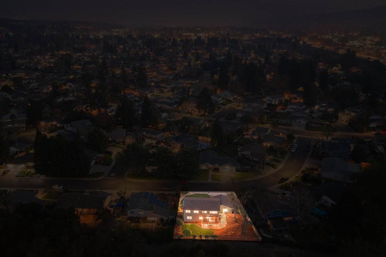 125 Larkwood Cir - Photo 1