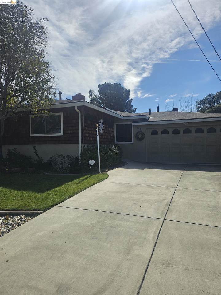 525 Faria St - Photo 1