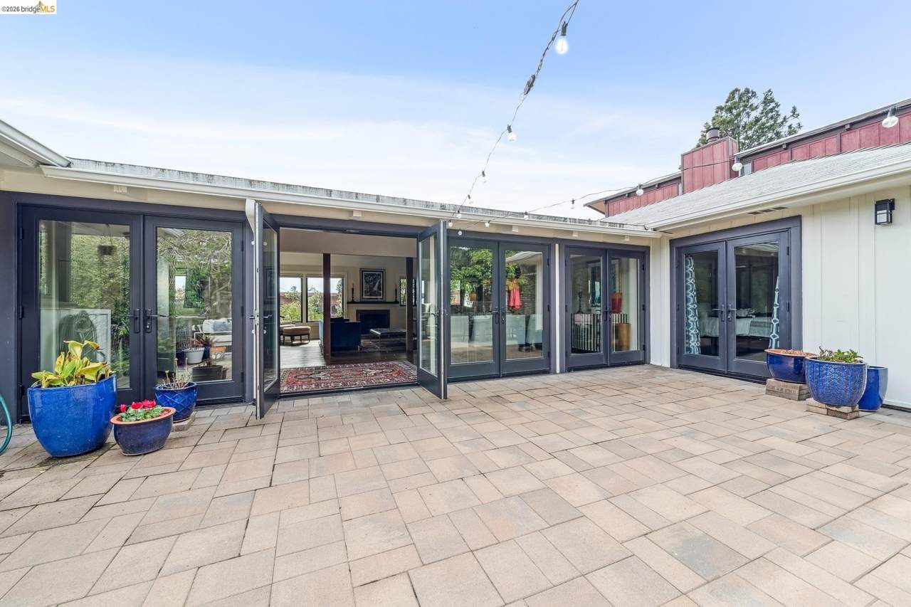 3320 Burdeck Dr. - Photo 1