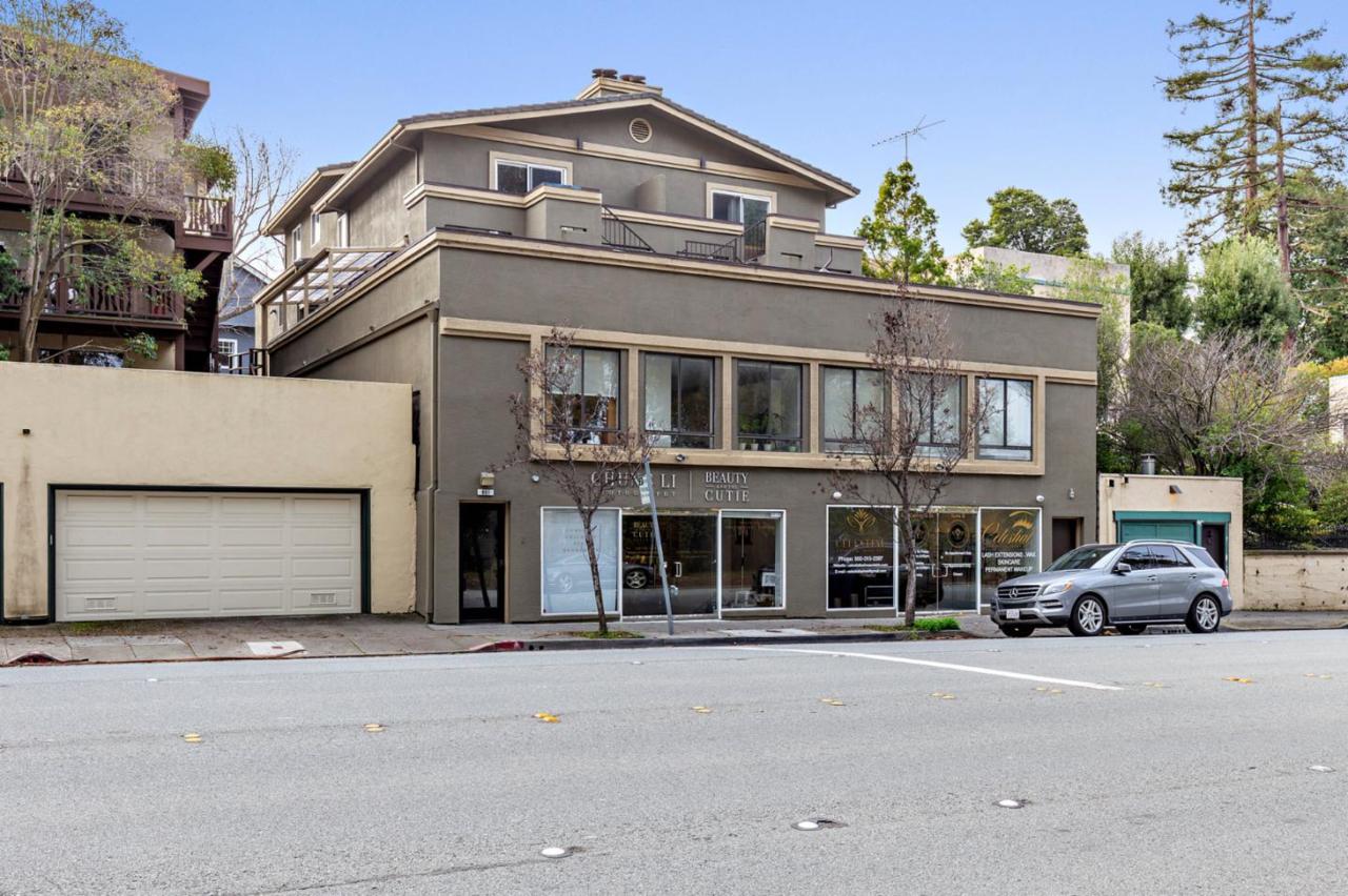 852 Edgehill Drive - Photo 1