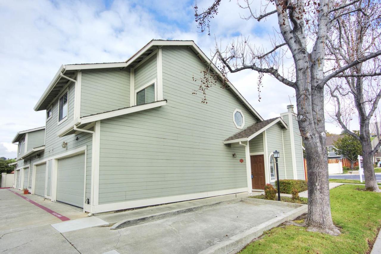 1237 Daniel Court - Photo 1
