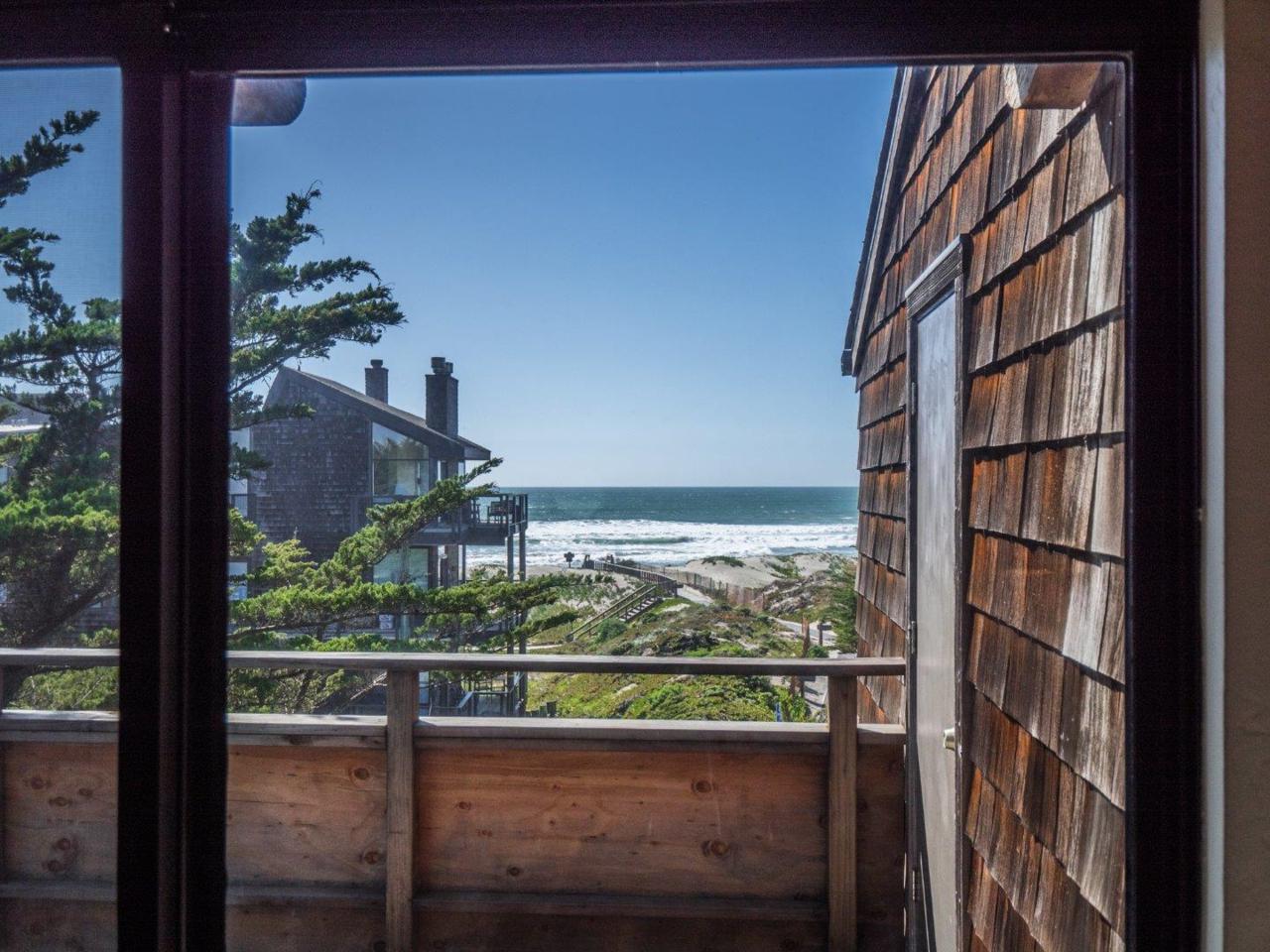 85 Pelican Point - Photo 1
