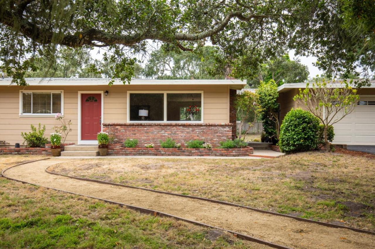 1101 Sylvan Place - Photo 1