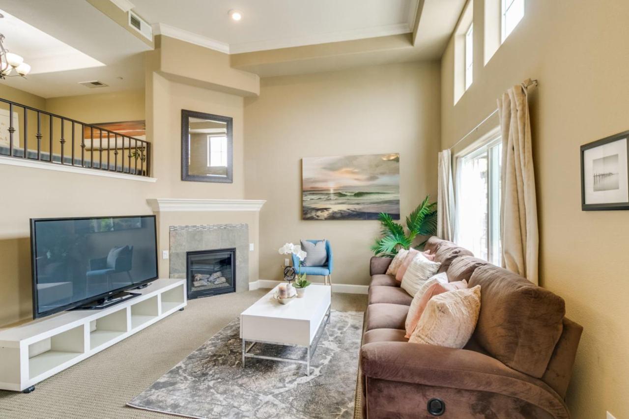 3911 Vicolo Terrace - Photo 1