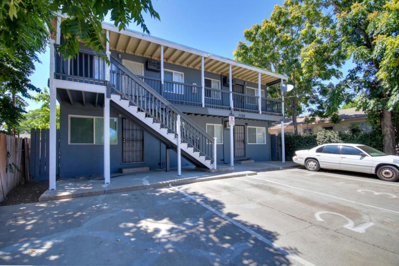 2398 Oakmont Street - Photo 1